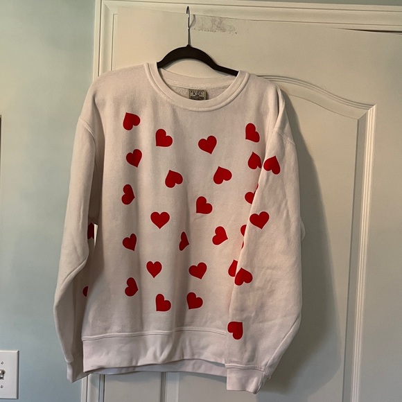 Pacific & Co. Tops - Pacific & Co Sz Large White Sweatshirt with Red Hearts
